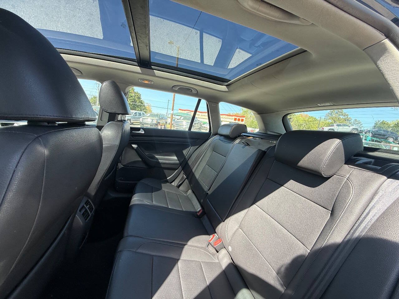 Used 2010 Volkswagen Jetta SE FWD image 17