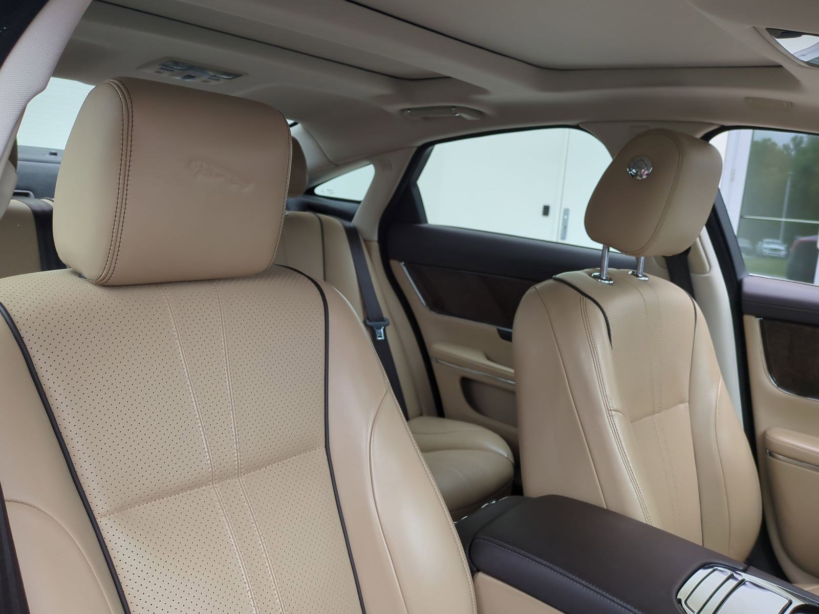 Used 2019 Jaguar XJ R-Sport AWD/4WD image 32