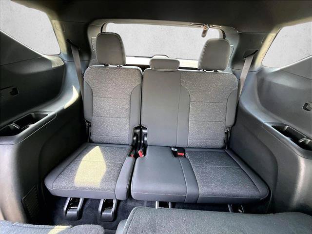 Used 2025 Chevrolet Traverse LT w/ Midnight/Sport Edition FWD image 30