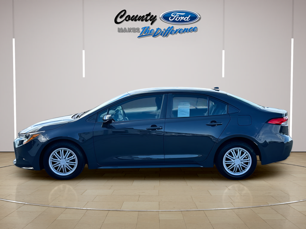 Used 2023 Toyota Corolla LE FWD image 3