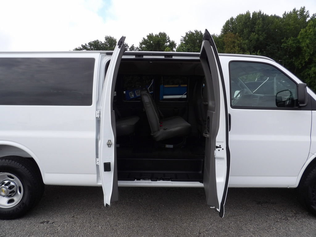 Used 2025 Chevrolet Express 3500 LT w/ LT Preferred Equipment Group RWD image 25
