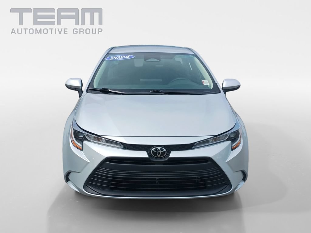 Used 2024 Toyota Corolla LE FWD image 2