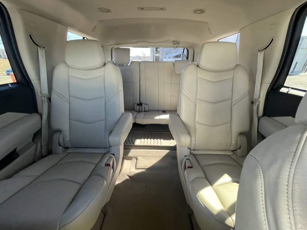 Used 2019 Cadillac Escalade Luxury image 25