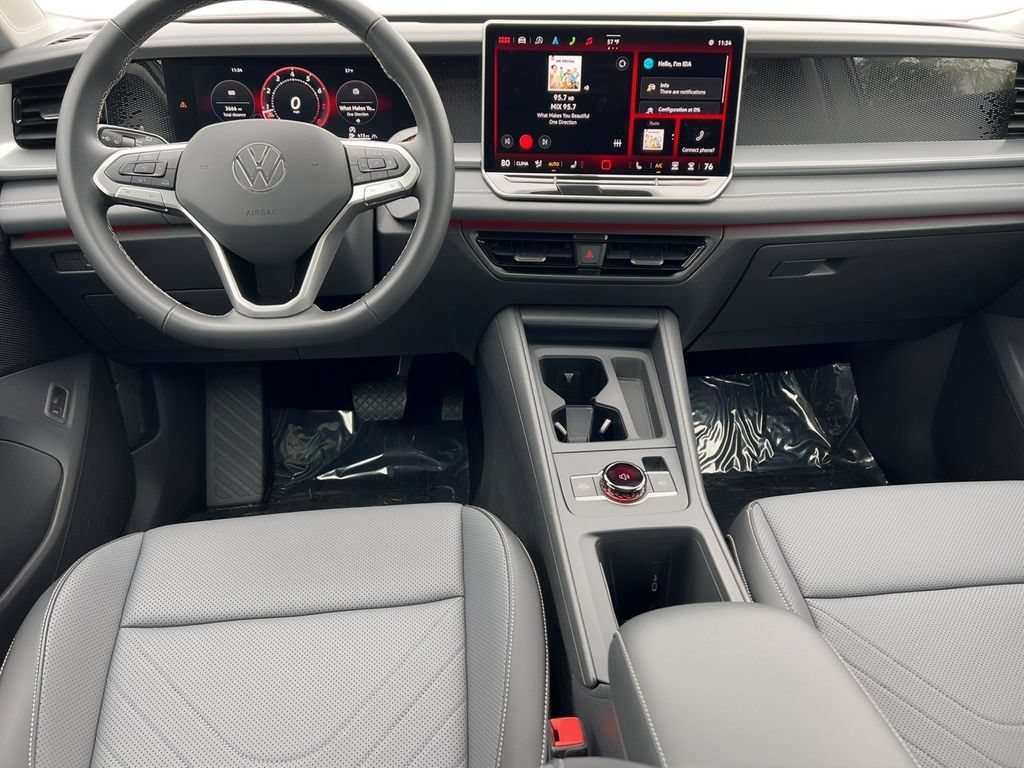 Used 2025 Volkswagen Tiguan SE w/ Panoramic Sunroof Package AWD/4WD image 5
