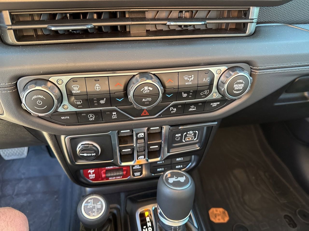 Used 2025 Jeep Wrangler Unlimited Rubicon image 25