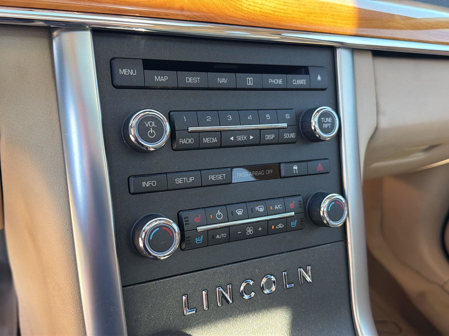 Used 2010 Lincoln MKS FWD image 29