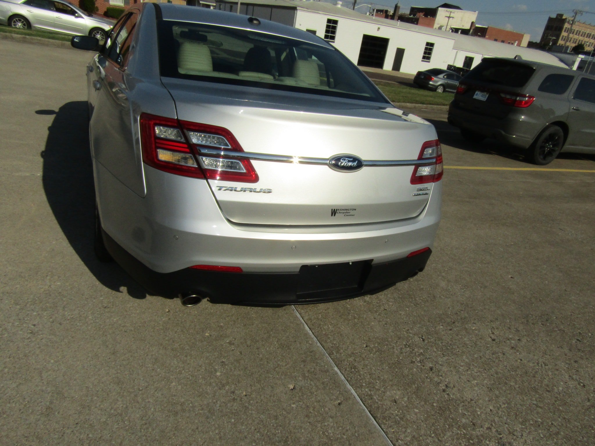Used 2013 Ford Taurus SEL FWD image 4
