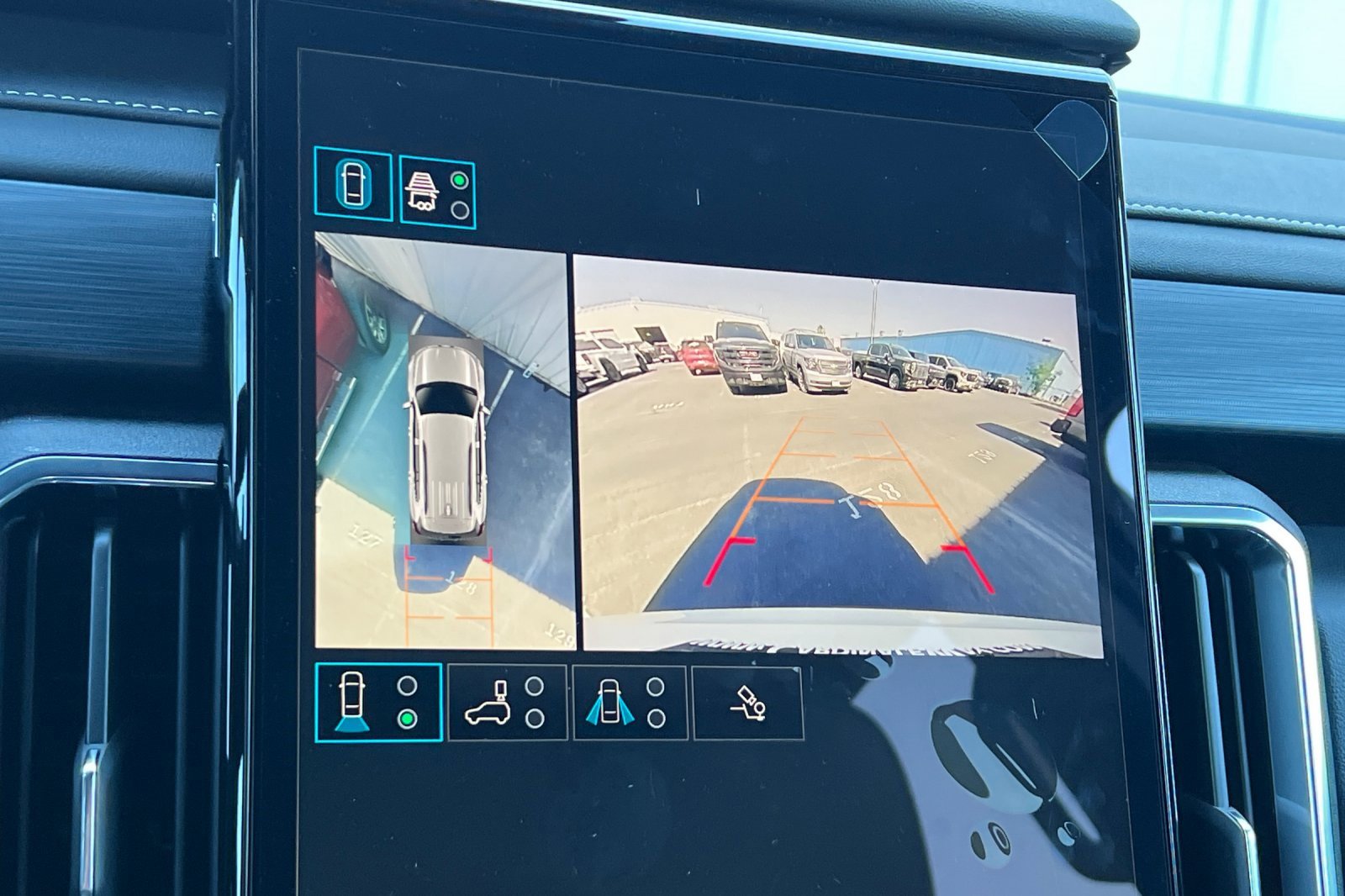 New 2025 GMC Acadia Elevation w/ Elevation Premium Package image 18