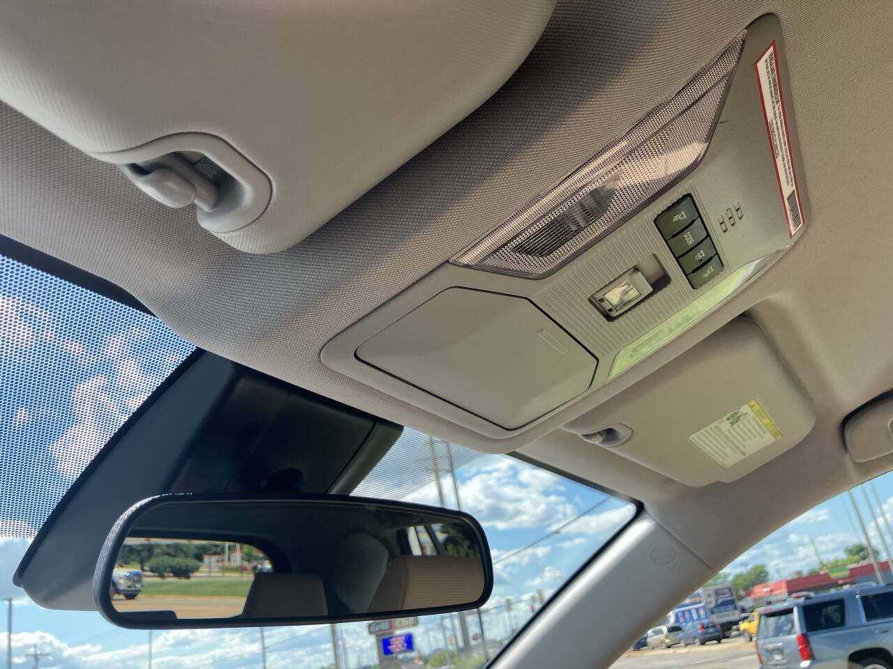 Used 2021 Toyota RAV4 LE FWD image 15