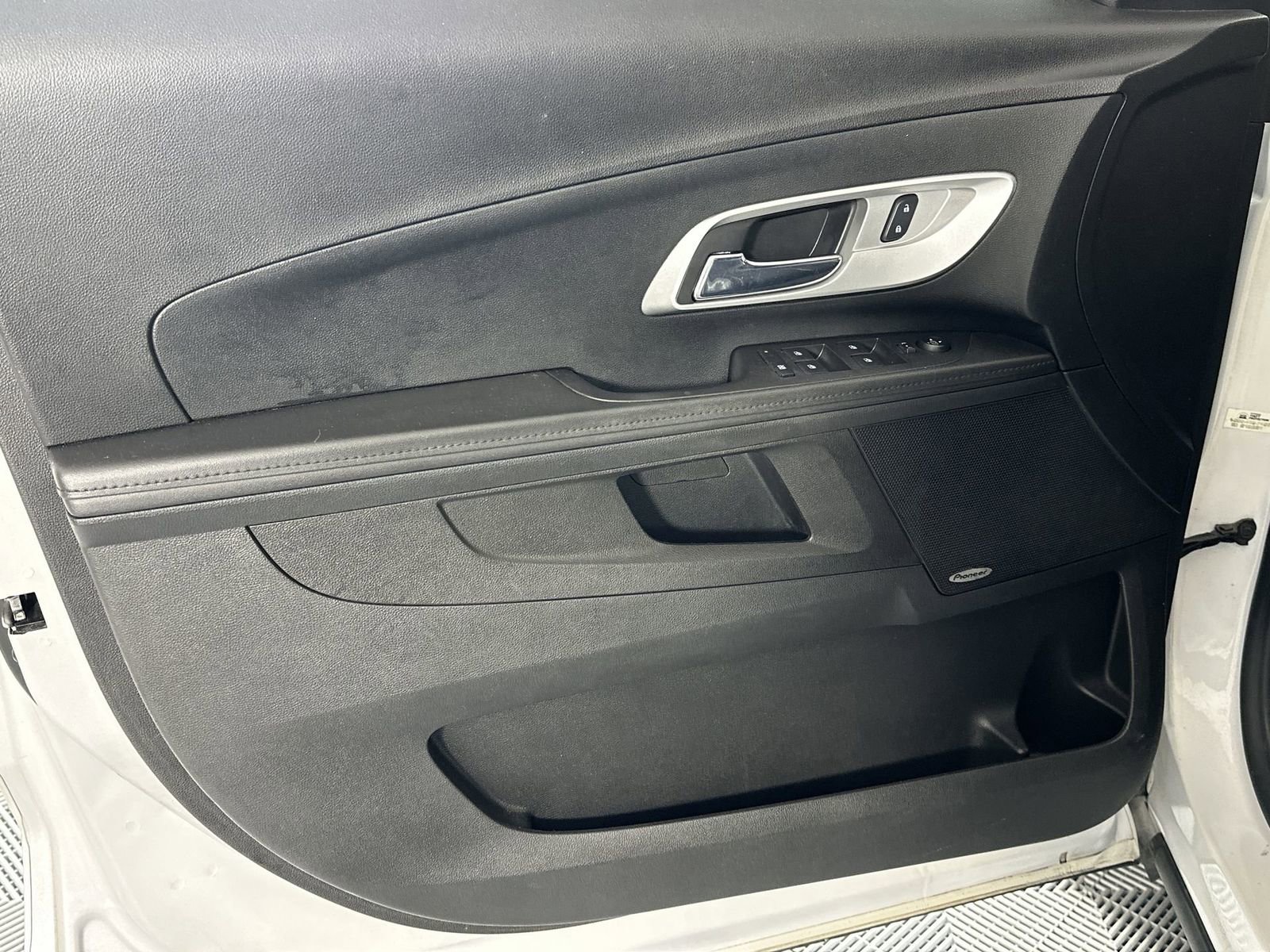 Used 2017 Chevrolet Equinox Premier w/ Enhanced Convenience Package FWD image 28