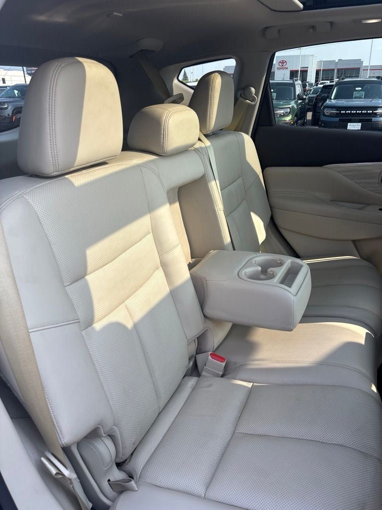 Used 2016 Nissan Murano Platinum w/ Platinum Technology Package FWD image 30