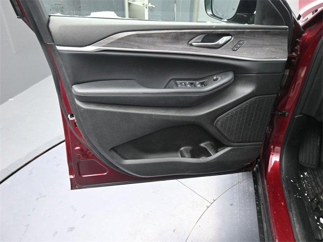 Used 2025 Jeep Grand Cherokee Limited w/ MOPAR Finishing Package image 17