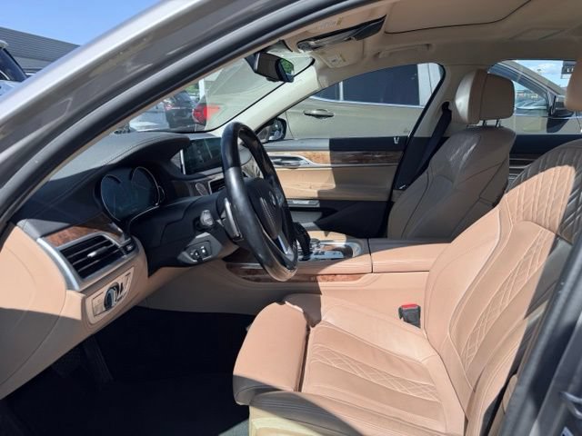Used 2018 BMW 750i RWD image 21