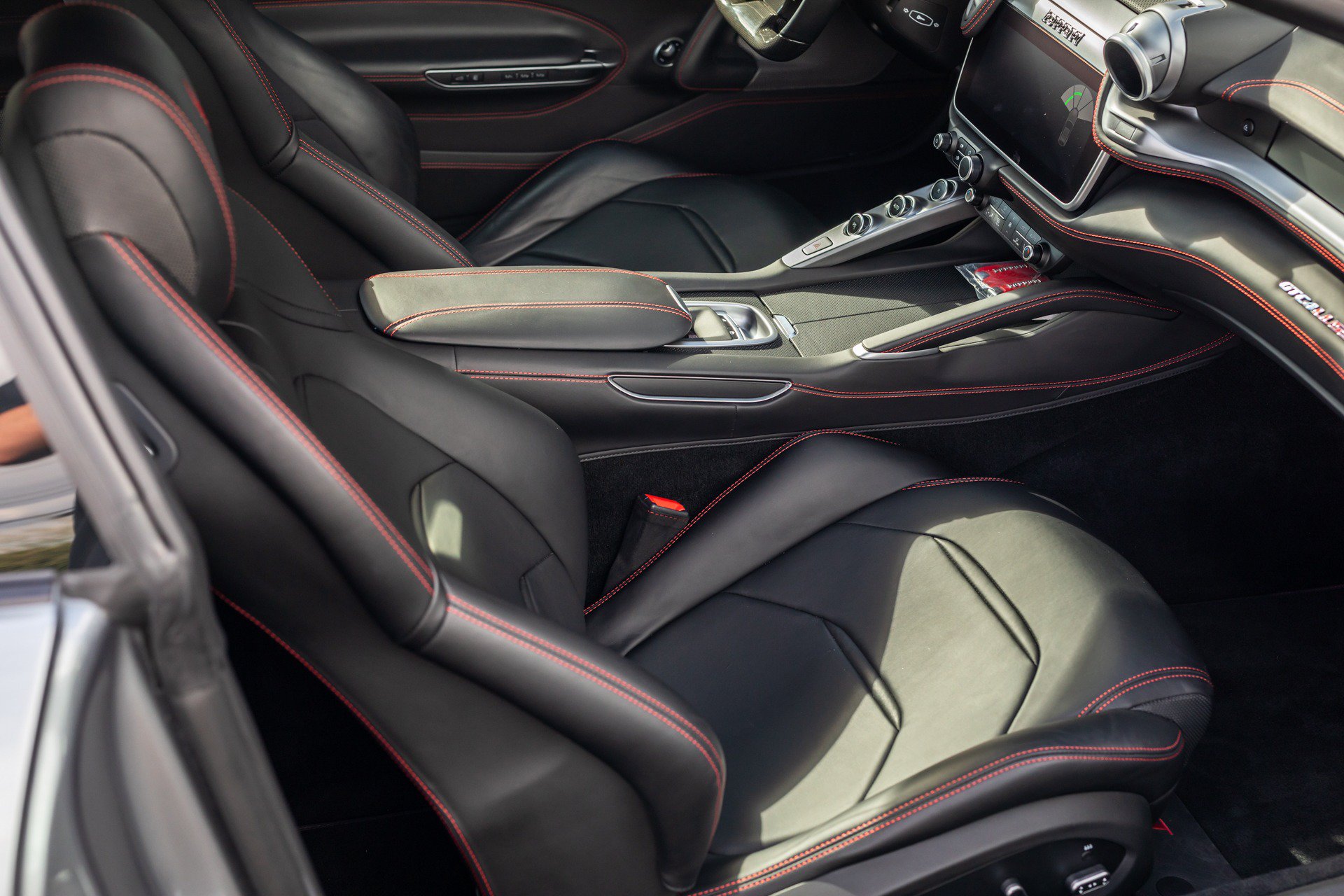 Used 2018 Ferrari GTC4Lusso T RWD image 35