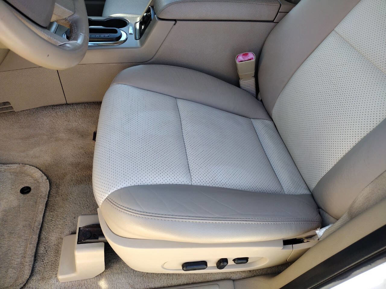 Used 2010 Ford Explorer Limited image 18