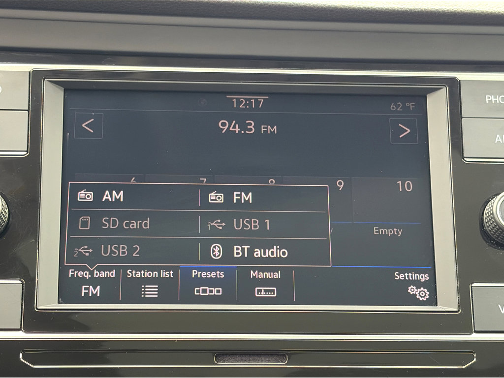 Used 2024 Volkswagen Jetta SE image 5