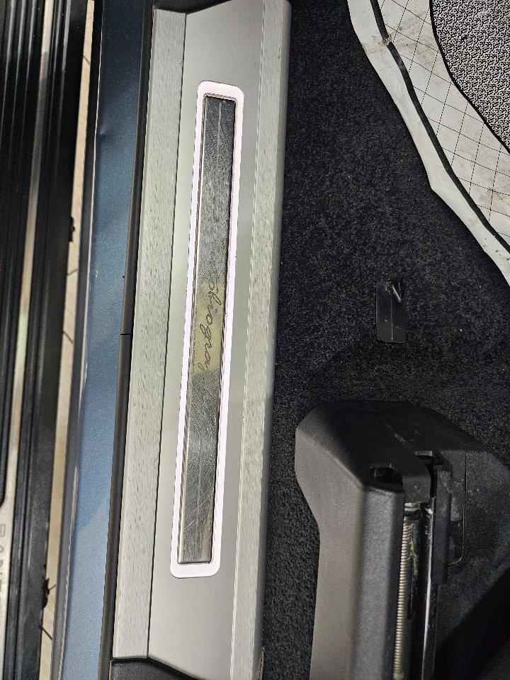 Used 2019 Land Rover Range Rover Autobiography image 14