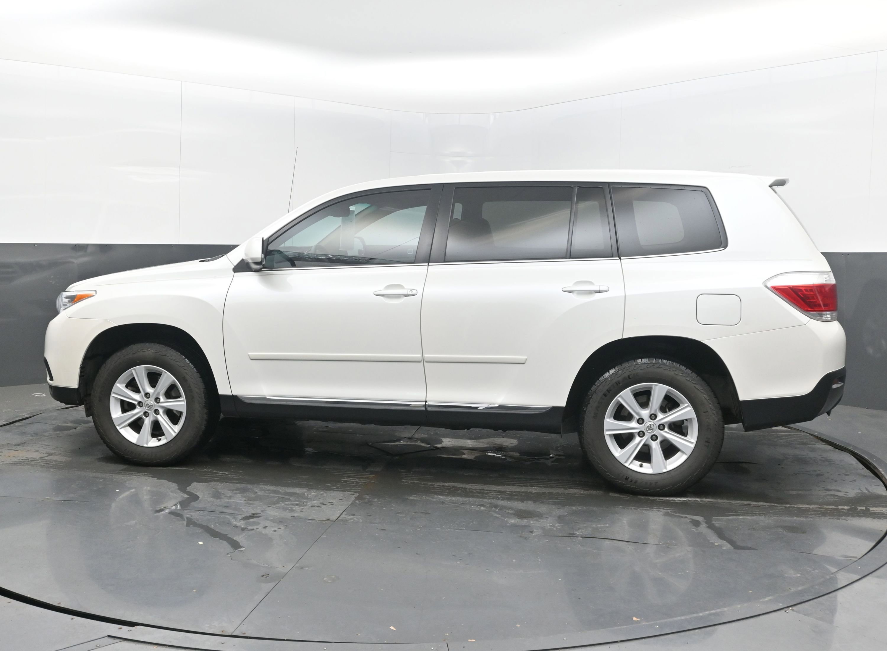 Used 2011 Toyota Highlander 2WD image 5