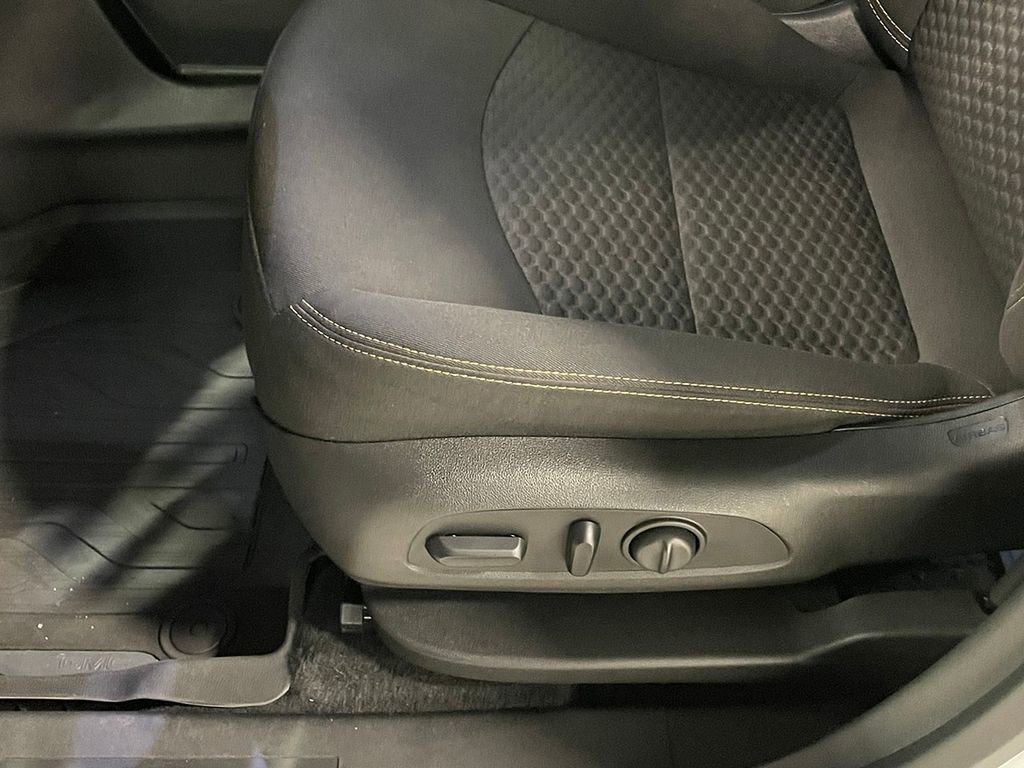 Used 2020 GMC Terrain SLE w/ Driver Convenience Package FWD image 21