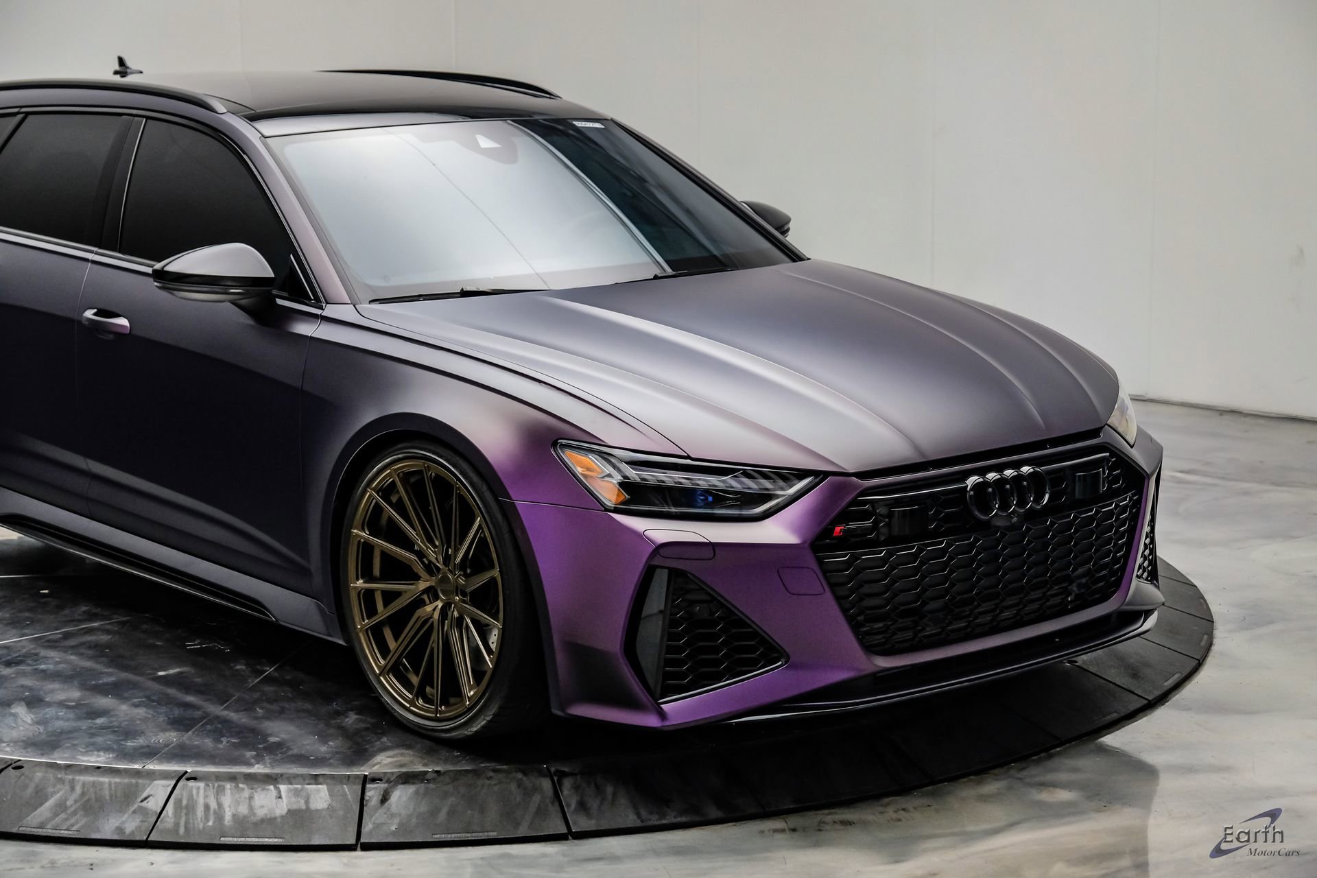 Used 2023 Audi RS 6 w/ Black Optic Package image 32