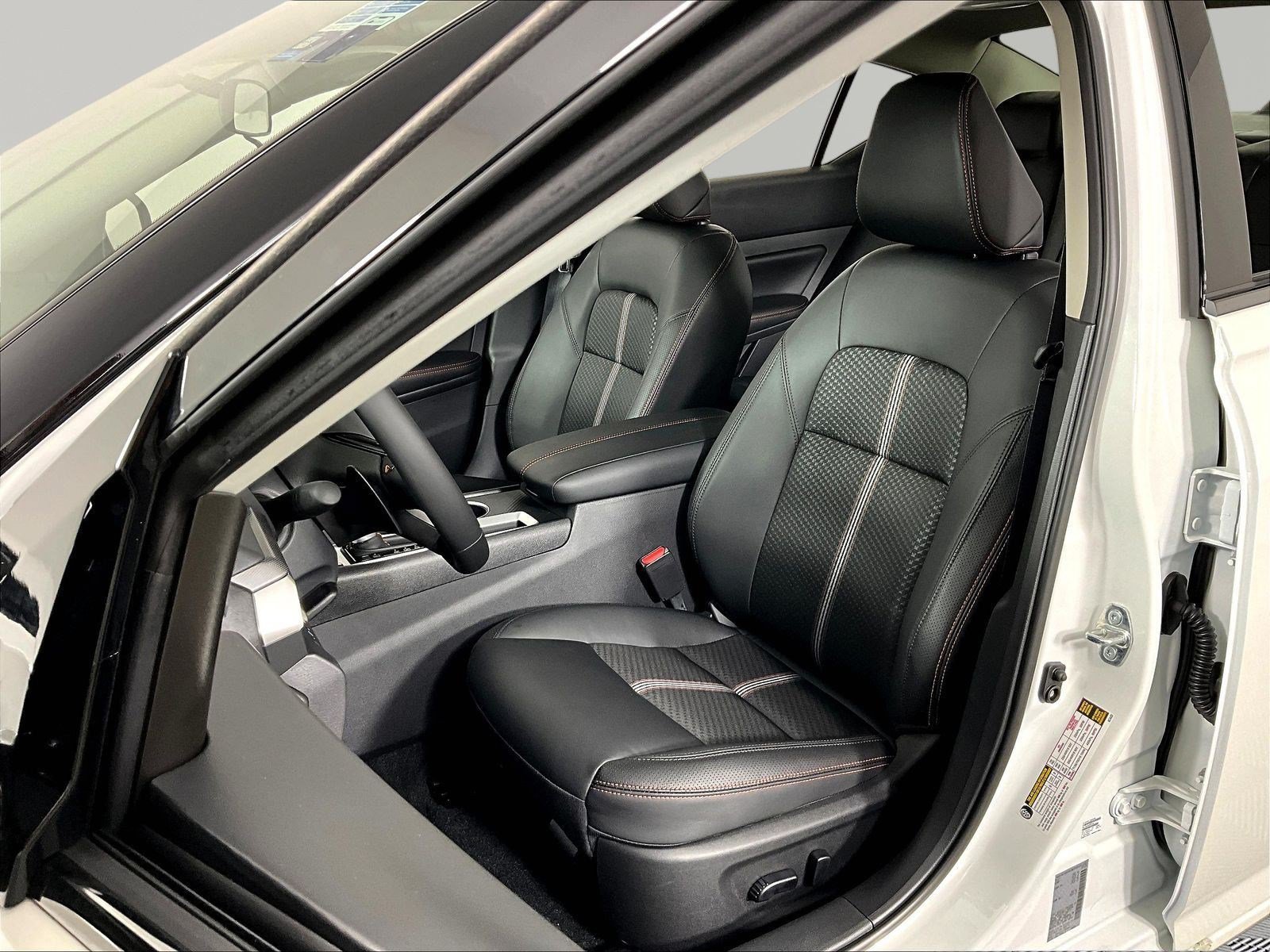 New 2026 Nissan Altima 2.5 SR w/ SR Midnight Edition Package FWD image 17