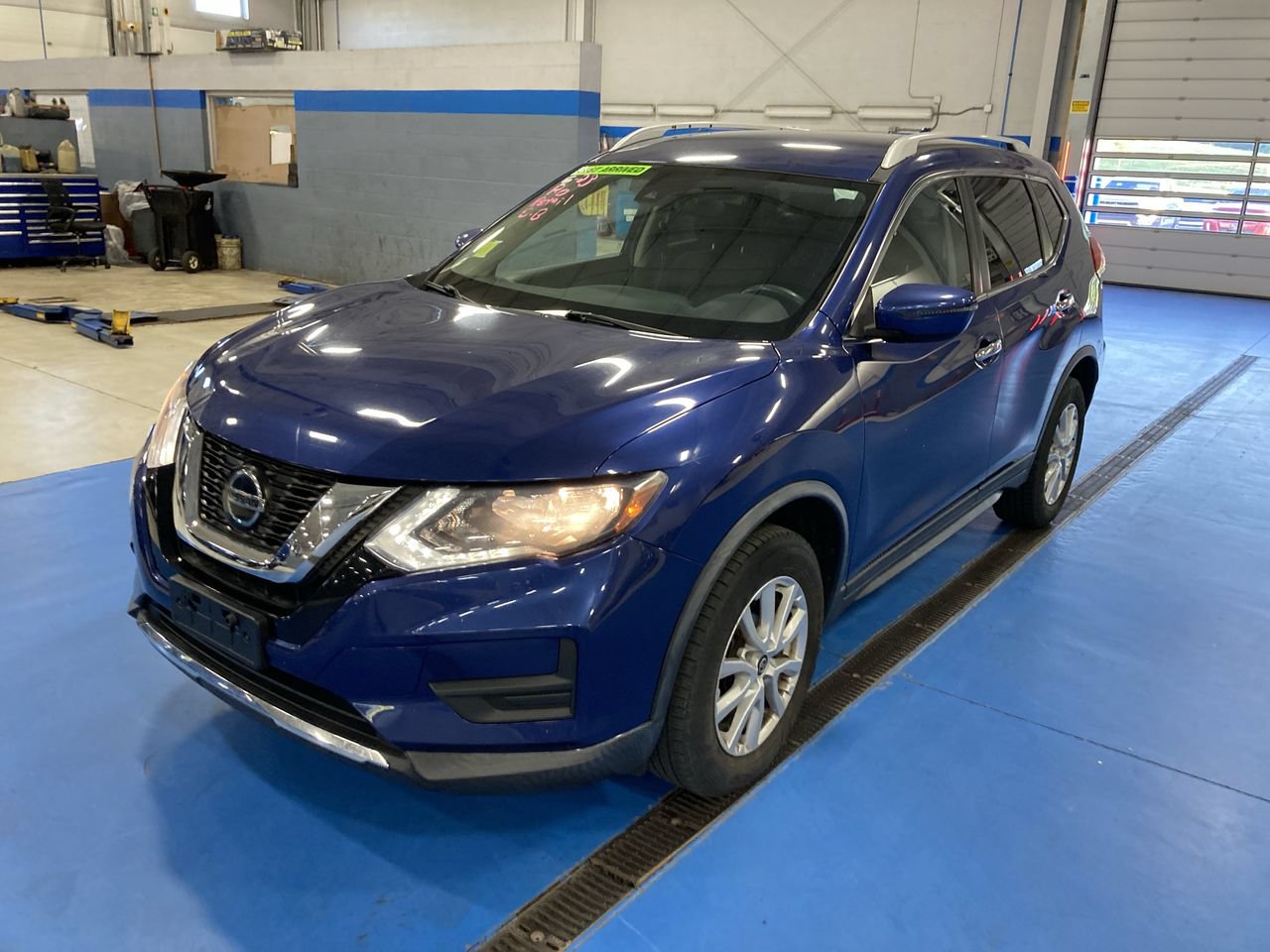Used 2019 Nissan Rogue SV AWD/4WD image 3