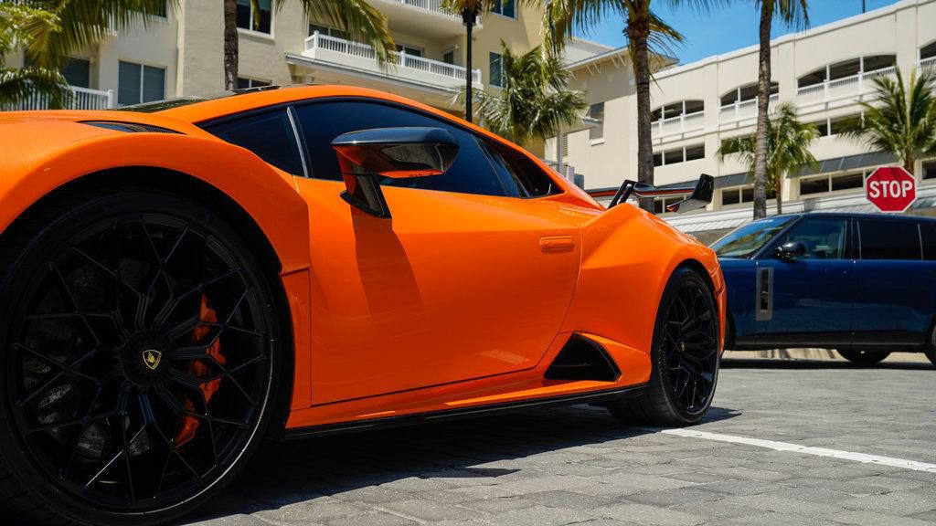 Used 2022 Lamborghini Huracan STO image 9