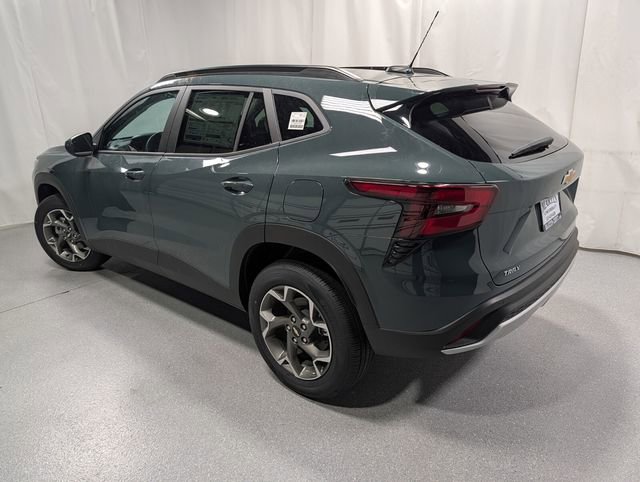 New 2026 Chevrolet Trax LT w/ Sunroof Package FWD image 6