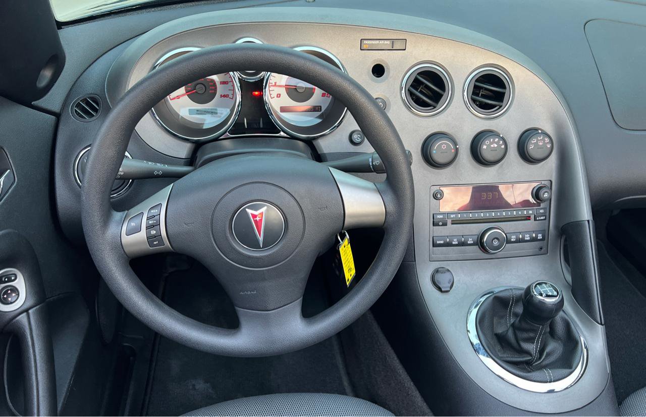 Used 2006 Pontiac Solstice Convertible w/ Power Package RWD image 15