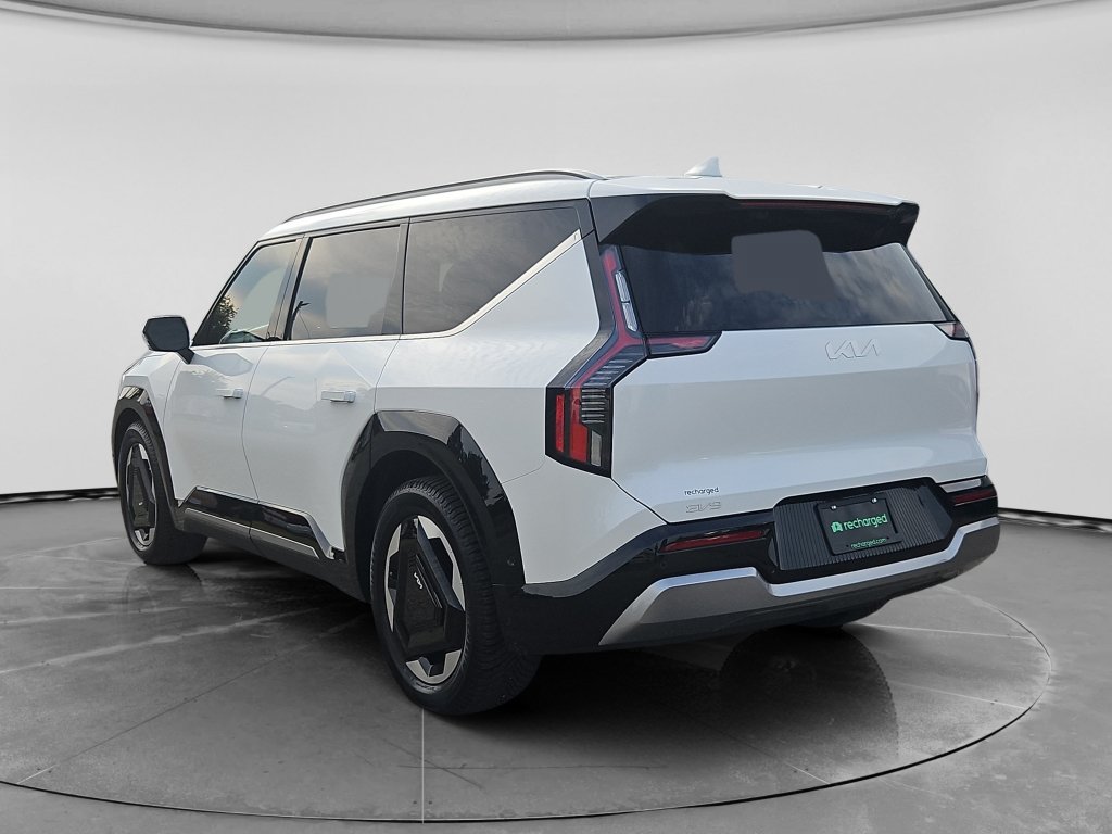 Used 2024 Kia EV9 Land AWD/4WD image 2