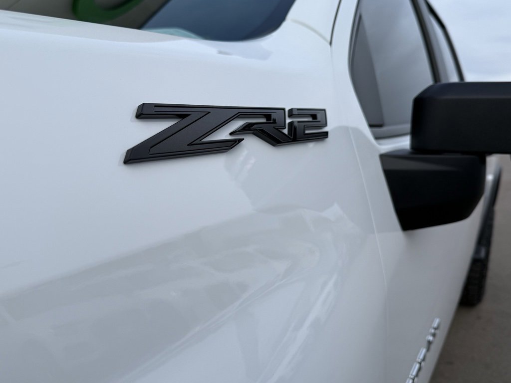 Used 2025 Chevrolet Silverado 2500 ZR2 w/ Technology Package image 9