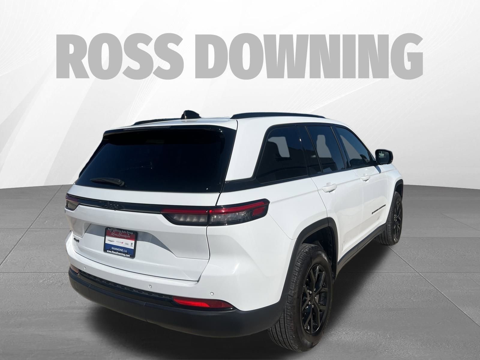 Used 2024 Jeep Grand Cherokee Altitude image 4