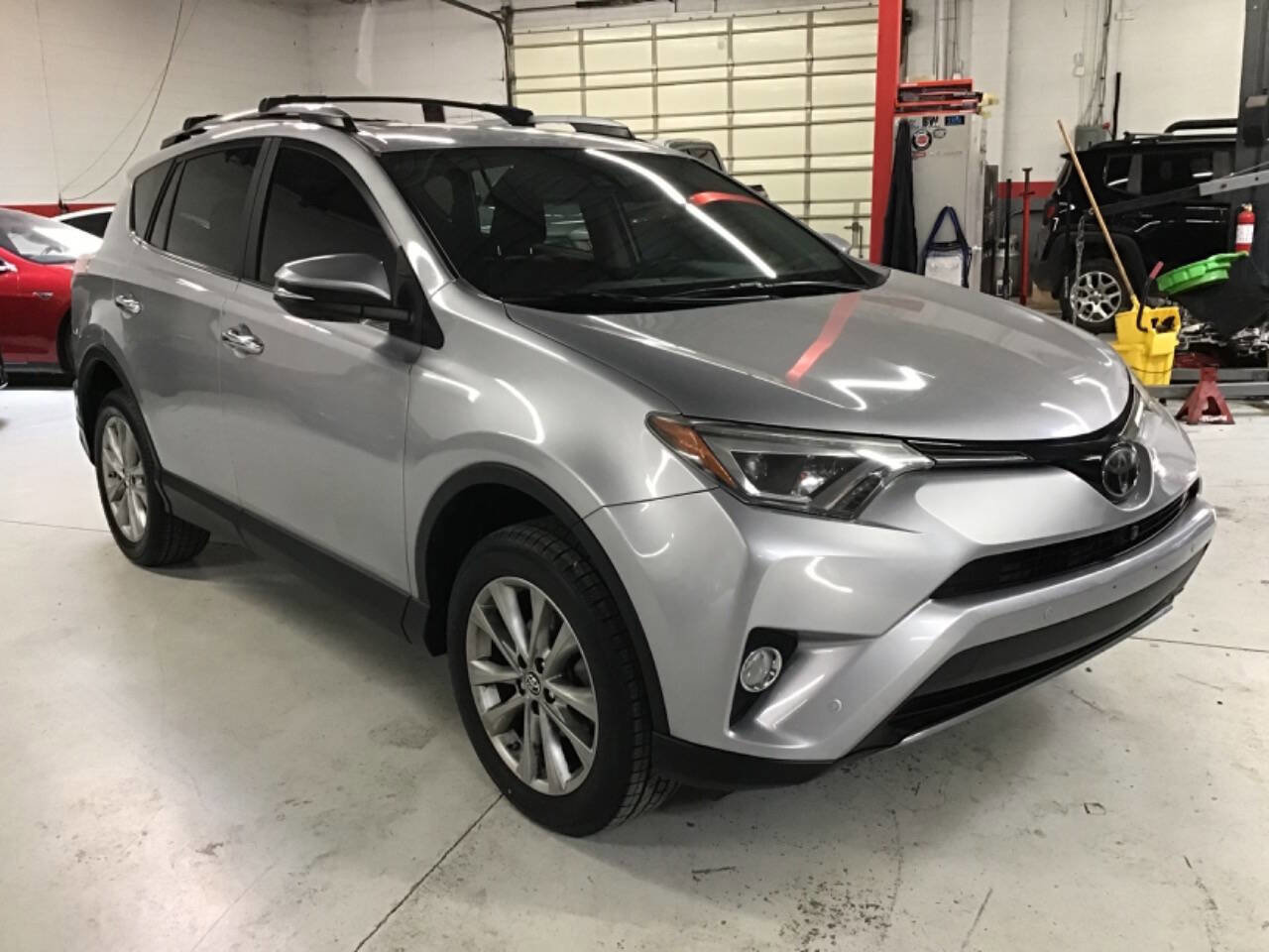 Used 2017 Toyota RAV4 Platinum FWD image 4