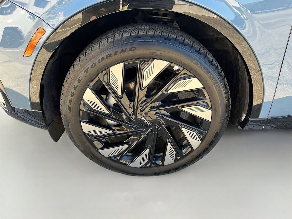 Used 2025 Lincoln Nautilus Reserve w/ Jet Appearance Package image 32