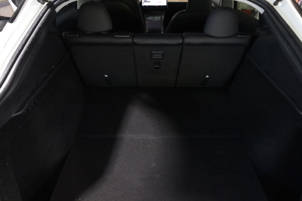 Used 2023 Tesla Model Y Long Range AWD/4WD image 32