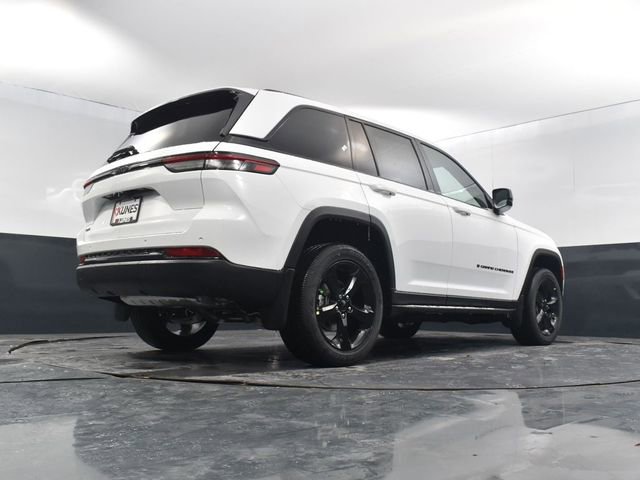 New 2025 Jeep Grand Cherokee Altitude w/ Trailer Tow Package AWD/4WD image 53