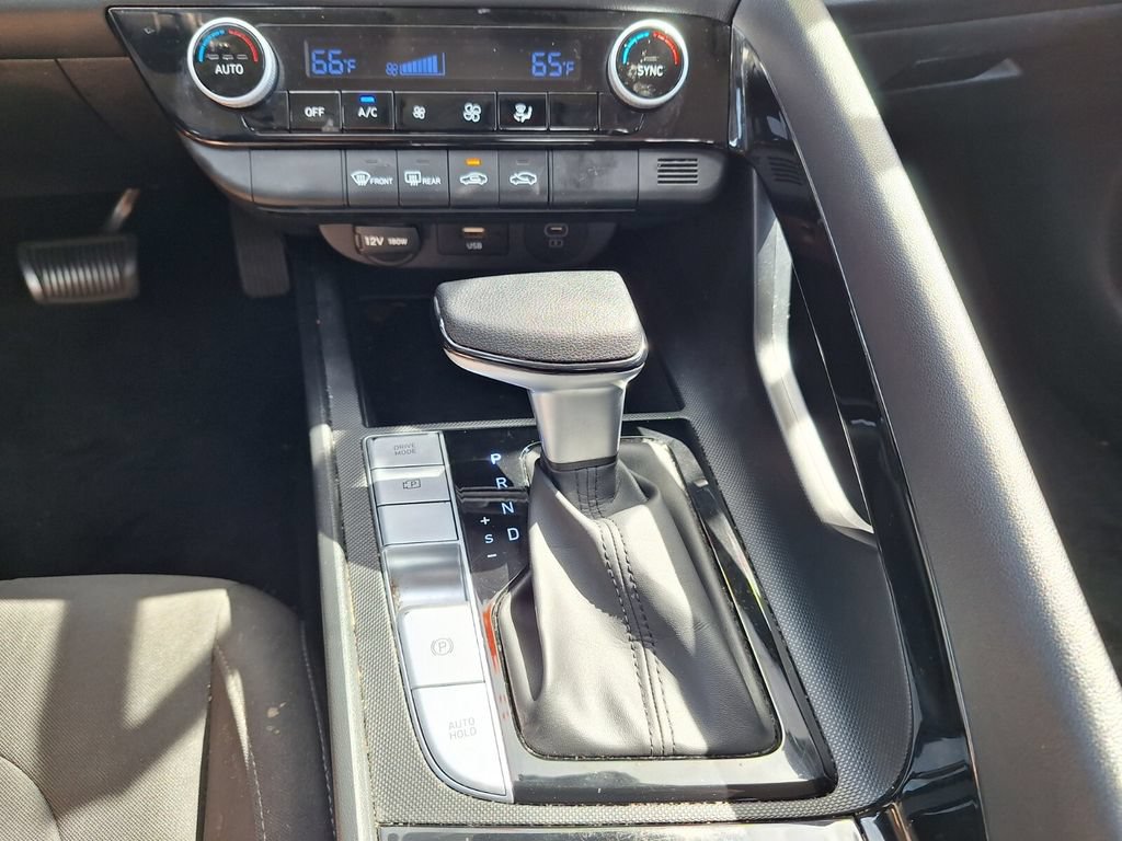 Used 2024 Hyundai Elantra Blue FWD image 17