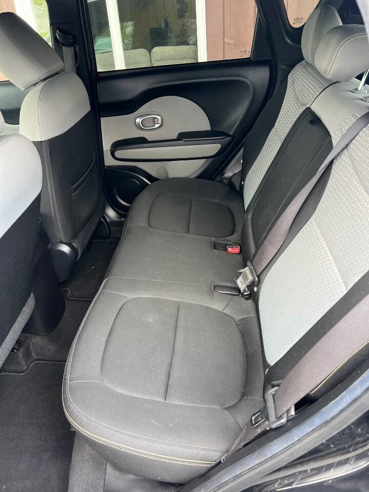 Used 2015 Kia Soul + FWD image 8