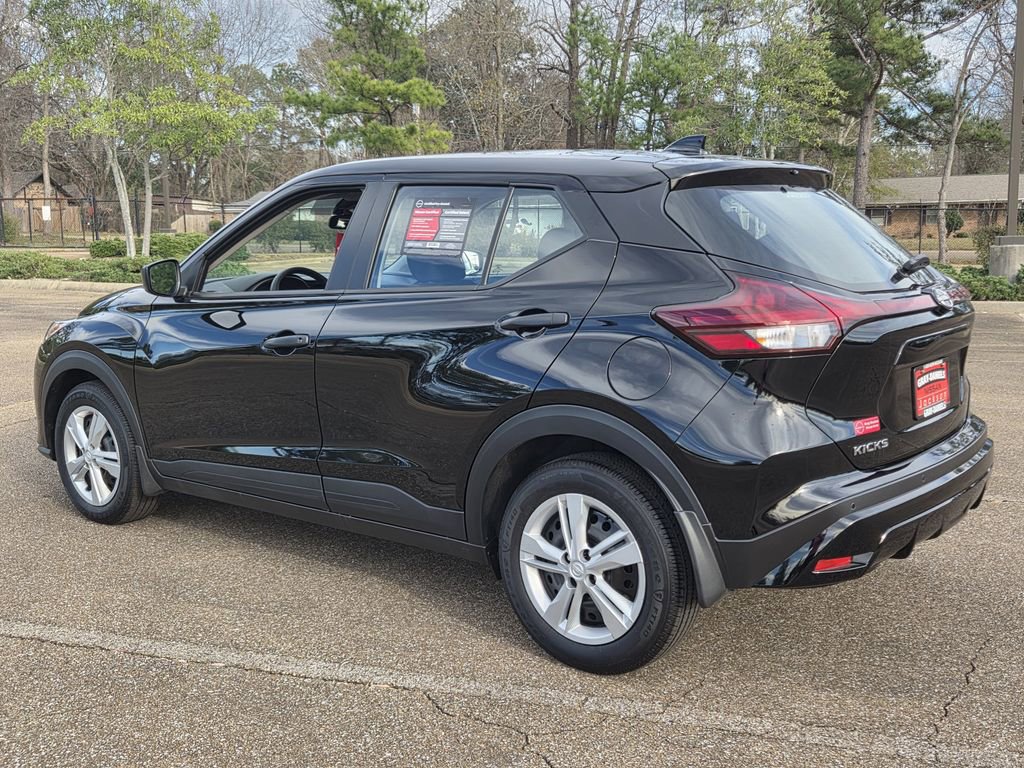 Certified 2025 Nissan Kicks Play S image 3
