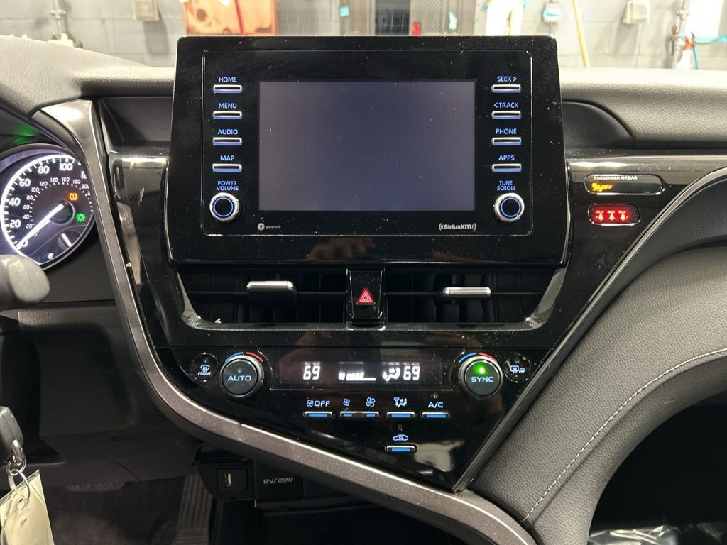 Used 2024 Toyota Camry SE image 30