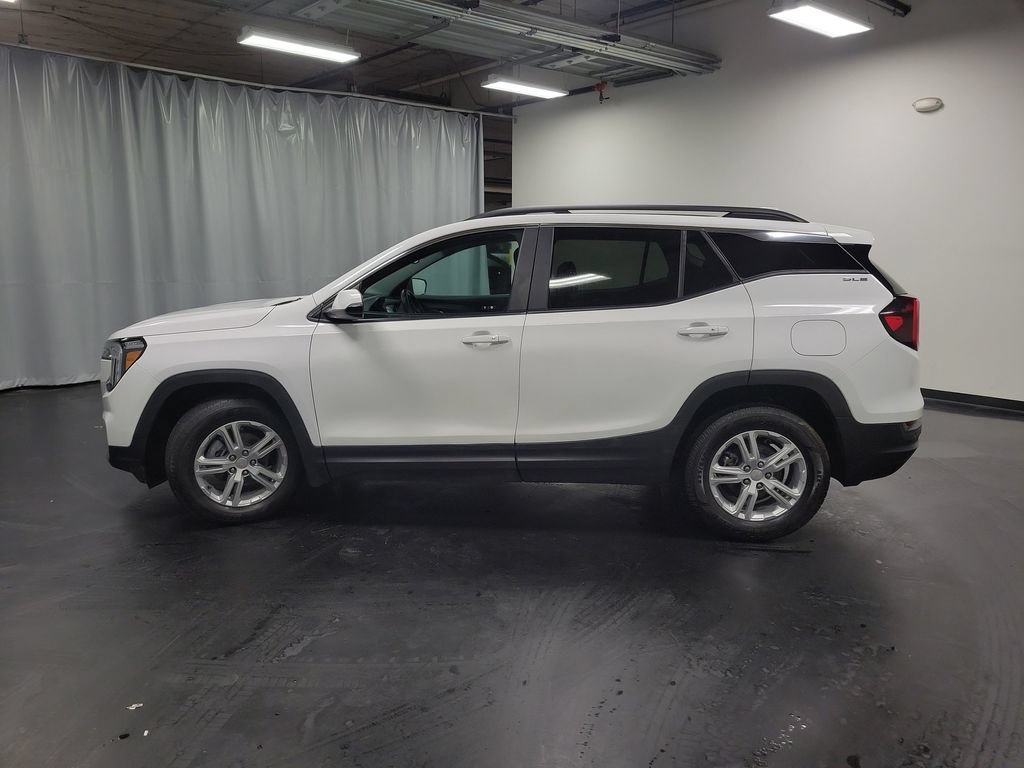 Used 2022 GMC Terrain SLE w/ Driver Convenience Package AWD/4WD image 5