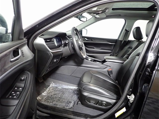 Used 2023 Jeep Grand Cherokee L Limited image 23