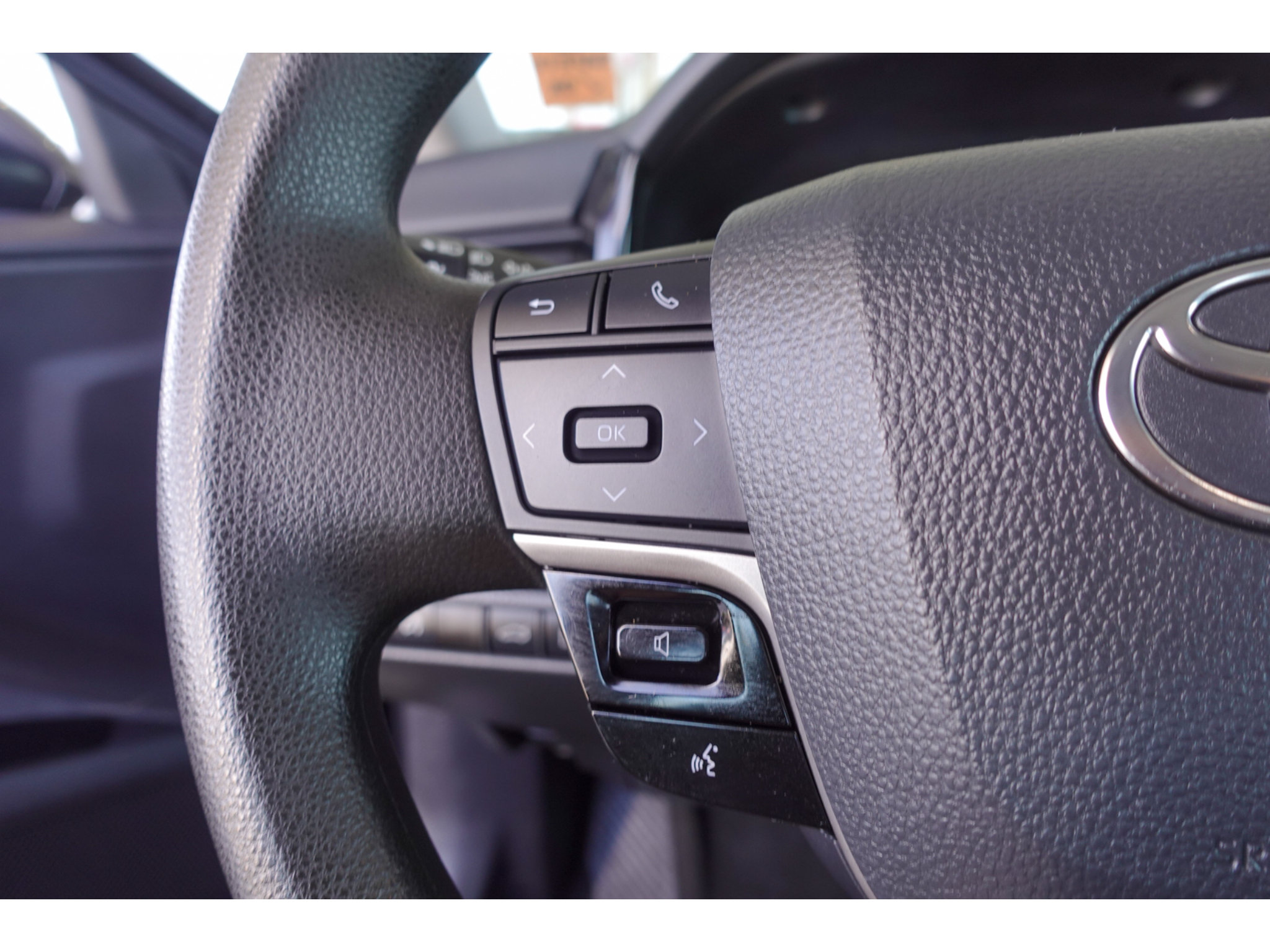 Used 2025 Toyota Camry LE FWD image 15