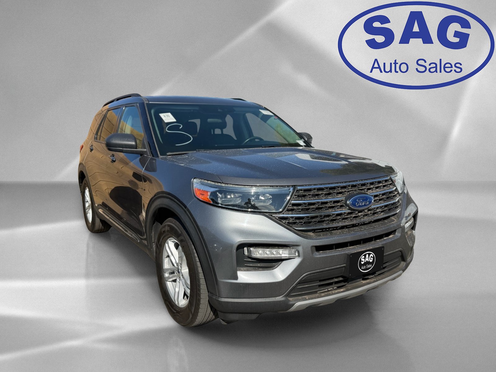 Used 2023 Ford Explorer XLT w/ Equipment Group 202A RWD image 2