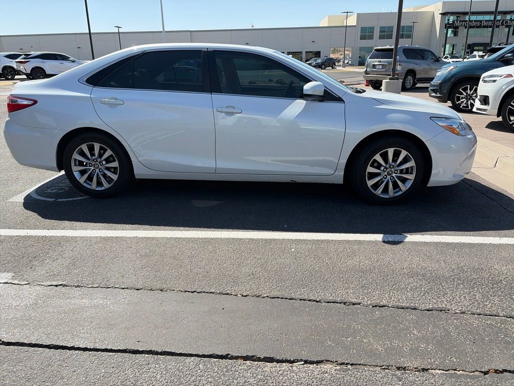 Used 2015 Toyota Camry XLE w/ Moonroof Package FWD image 4