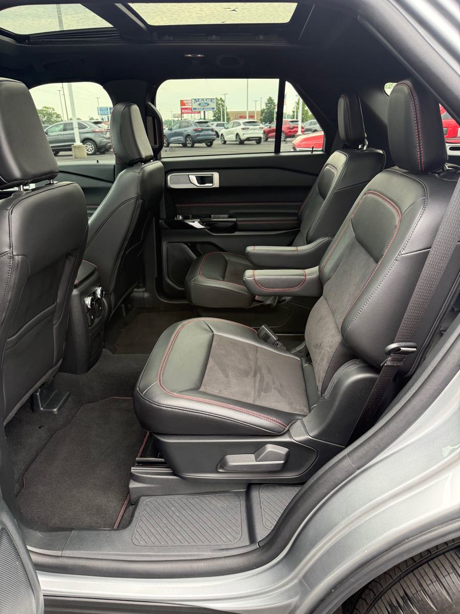 Used 2024 Ford Explorer ST-Line w/ Class IV Trailer Tow Package AWD/4WD image 11