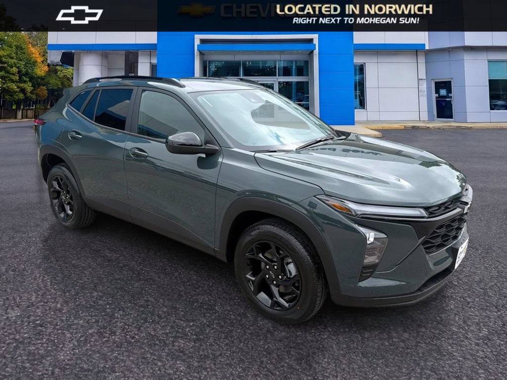 New 2026 Chevrolet Trax LT w/ Midnight Edition FWD image 3