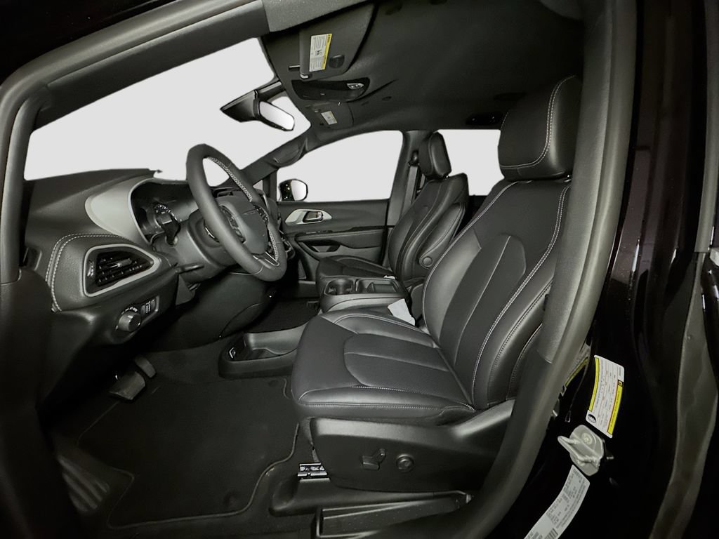 New 2027 Chrysler Pacifica Select FWD image 17