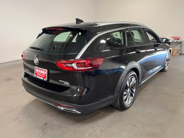Used 2018 Buick Regal Essence w/ Sights and Sounds Package AWD/4WD image 3