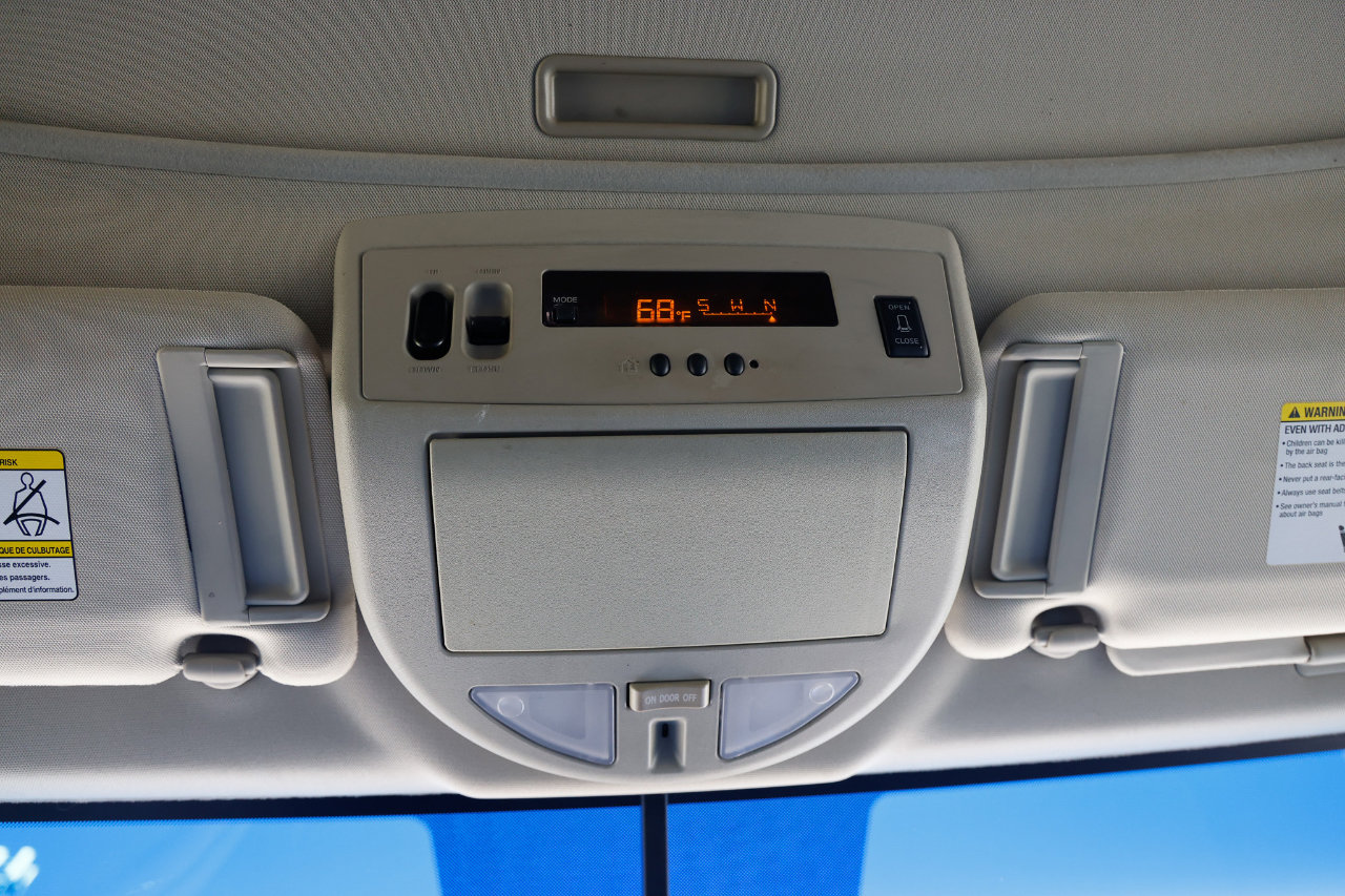 Used 2004 INFINITI QX56 2WD w/ Smart Vision Pkg image 39